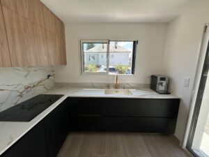 Élégance contemporaine : Création d’une cuisine CESAR sur-mesure à Saint-Malo